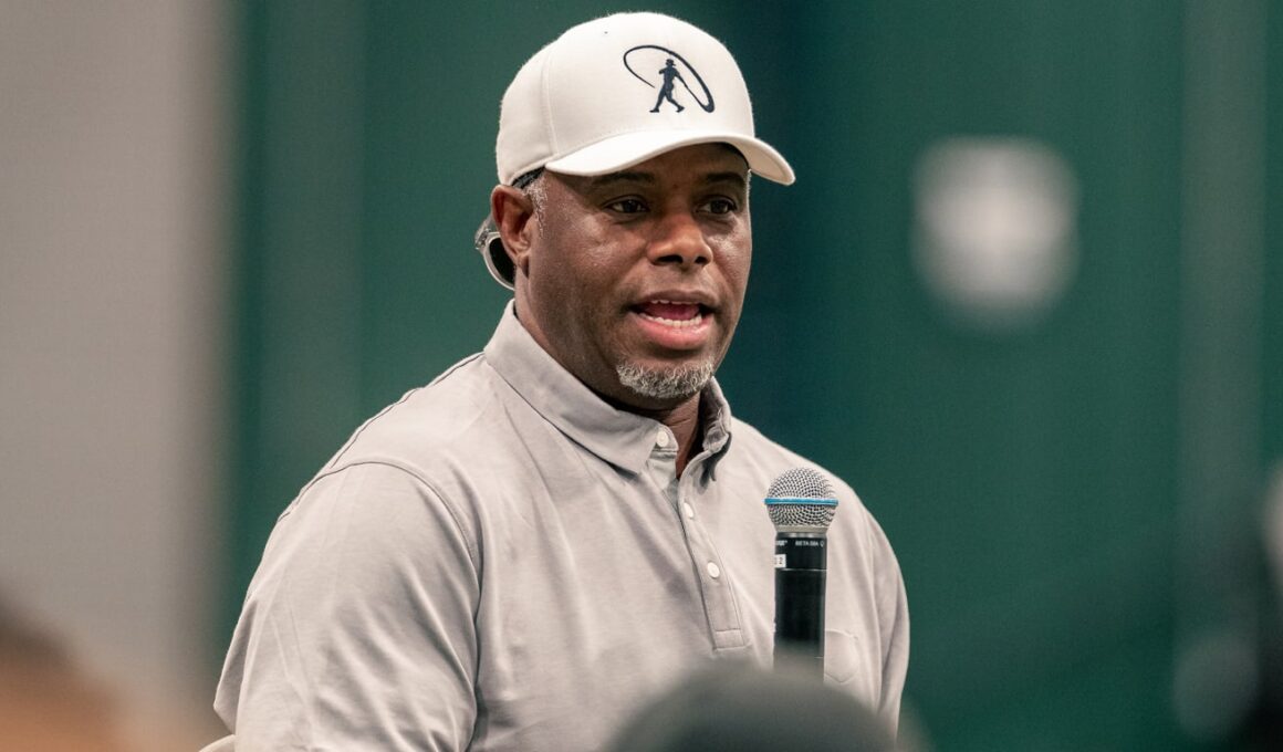 Griffey Jr. pop-in at Hank Aaron Invitational leaves players in aweGriffey Jr. pop-in at Hank Aaron Invitational leaves players in awe