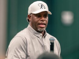 Griffey Jr. pop-in at Hank Aaron Invitational leaves players in aweGriffey Jr. pop-in at Hank Aaron Invitational leaves players in awe