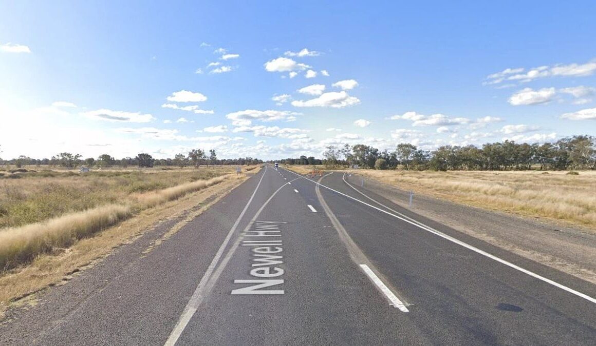 Newell Highway crash: Two people dead, road closed 