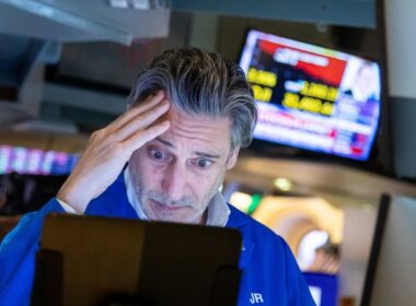 S&P 500 Slides 2%: Worst Day Since 2022 As Magnificent 7 Sheds Almost $800 Billion