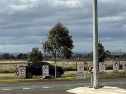 Aussie drivers poke fun at hilarious sight at T-intersection: ‘Am I allowed to turn right here?’