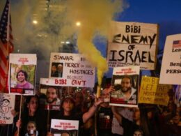 ‘Deal now’: Israel hostage families protest as Netanyahu addresses US