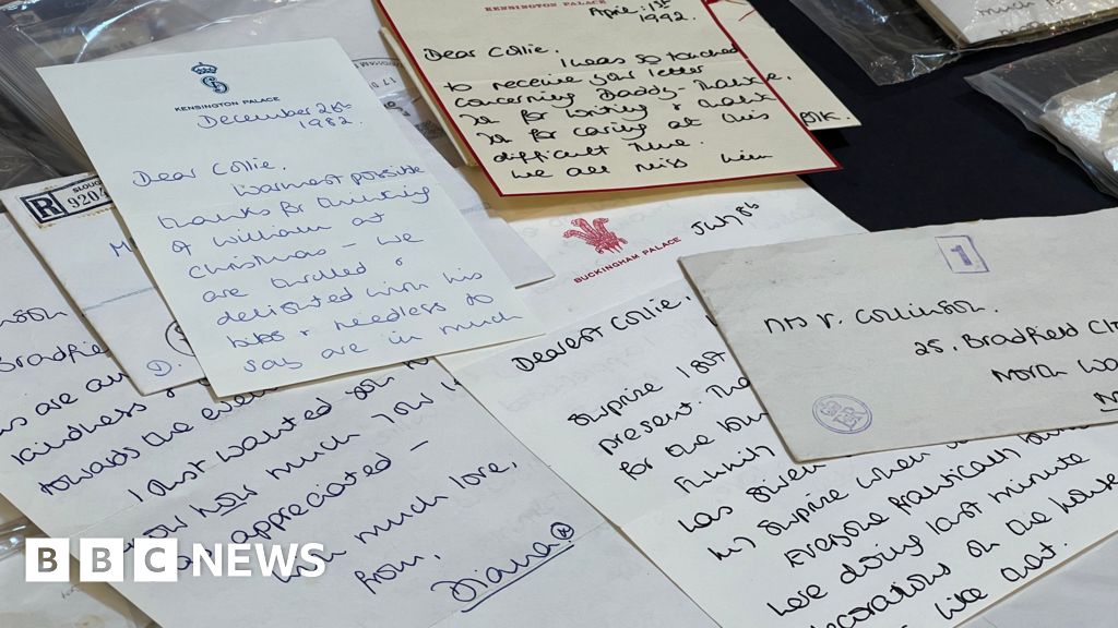 ‘Intimate’ Princess Diana letters up for auction