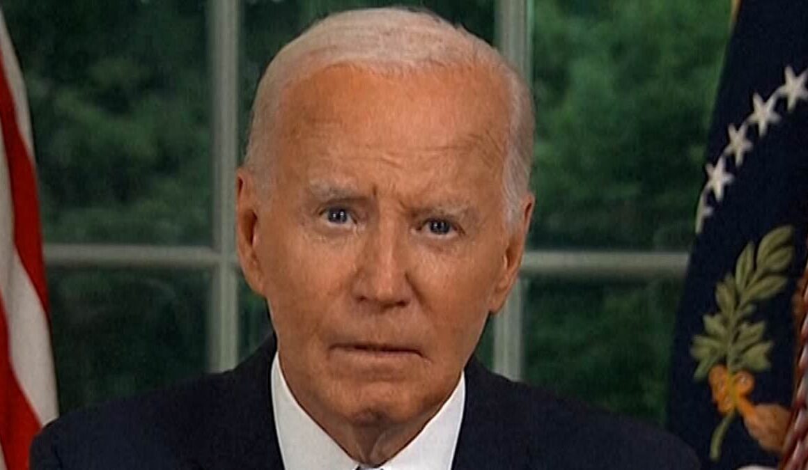 EXCLUSIVEJoe Biden’s ‘defiant’ body language during Oval Office address shows he still does not accept he should step down and is ‘furious and in a state of disbelief’, expert reveals