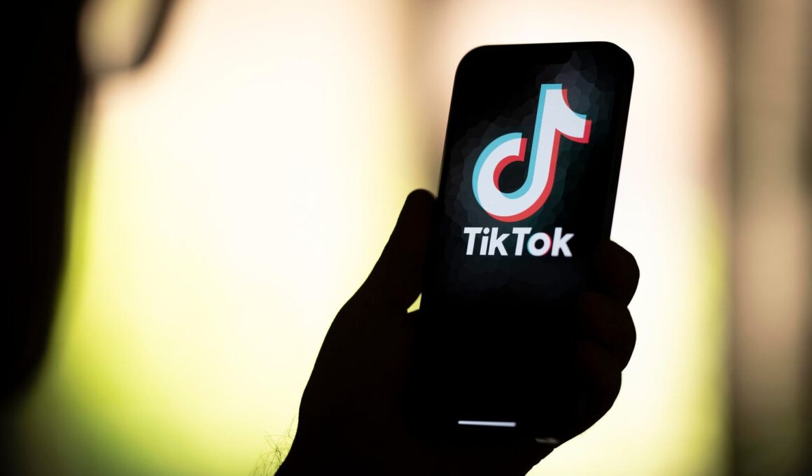 Viral ‘Ballerina Farm’ Article Reveals A Look At Famous TikTok Family—Including Their Ties To An Airline Fortune