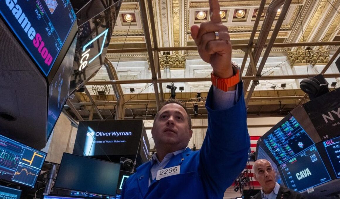 Small Stocks Rebound: Russell 2000 Angles For Biggest Defeat Of S&P Since Dot-Com Bubble