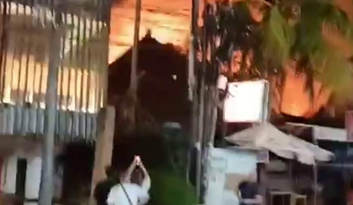 BREAKING NEWSAussie tourists lose everything after massive fire engulfs 16 villa in Bali