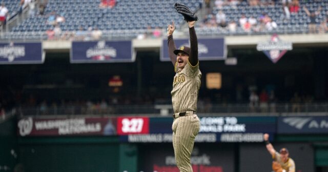 Cease tosses second no-hitter in Padres history