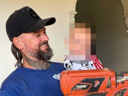 Tattooed tradie Daniel Klinsic reveals how he chased gunmen barefoot through Austral streets in south-west Sydney after terrifying shots rang out in the middle of the night