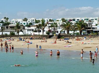 BREAKING NEWSBritish woman, 45, dies in suspected drowning on Lanzarote beach during family holiday