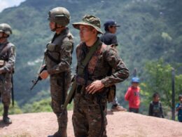 Mexicans flee to Guatemala after drug cartel shootouts 