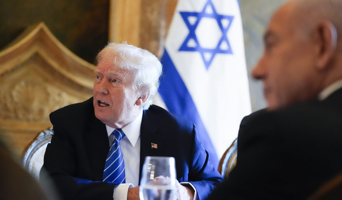 Donald Trump Welcomes Benjamin Netanyahu to Mar-a-Lago