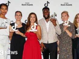 Jewell and Yarros among winners at 2024 TikTok Book Awards