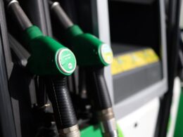 Drivers fleeced by petrol bosses to the tune of £1.6bn as forecourts fail to pass on drop in oil prices, report finds