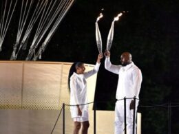 Perec follows idol Ali in lighting Olympic cauldron