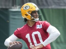 Packers QB Love agrees to terms on 4-year contract extension worth $220 million, AP source says