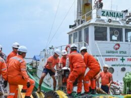 Philippine coast guard says oil leaking from sunken tanker