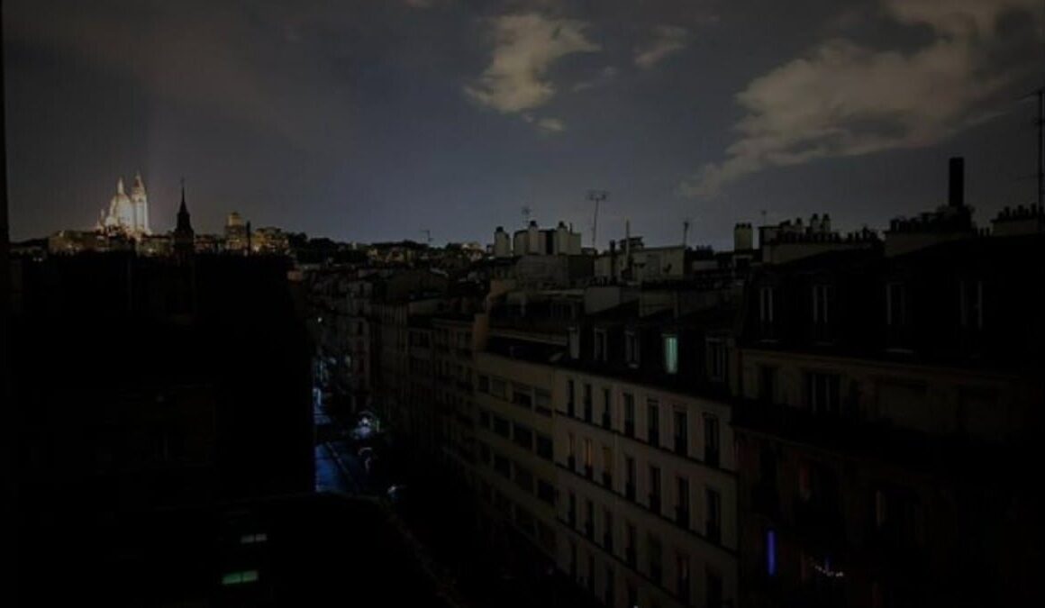 BREAKING NEWSParis is hit by a ‘power outage’ – hours after city was battered by rain and transport system was brought to its knees by protesters…while backlash grows over opening ceremony