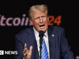 Trump courts crypto industry votes and campaign donations