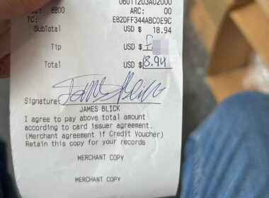 Gay waiter brought to tears when bigot customer left atrocious message on receipts instead of a tip reveals the incredible twist