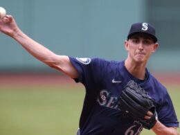 Kirby pays tribute to Wakefield with first-pitch knuckleballKirby pays tribute to Wakefield with first-pitch knuckleball