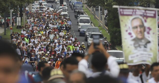 Salvadorans honoring Saint Óscar Romero: During these difficult times, he is like a ray of hope