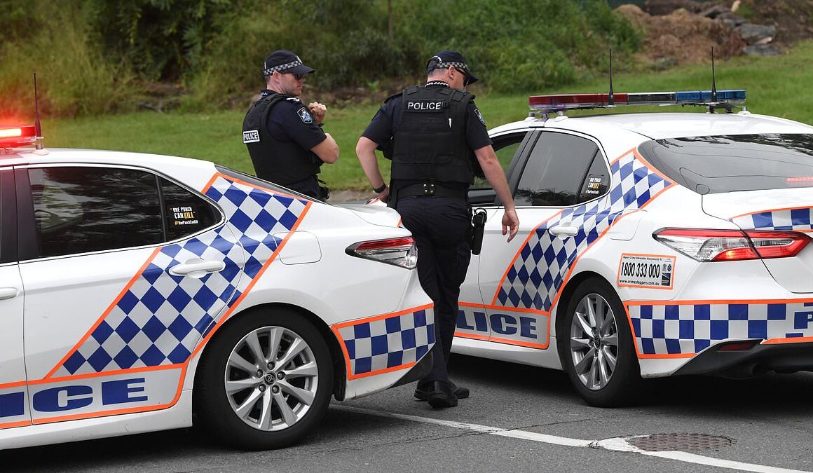 Four Queenslad police officers hospitalised after crashing into each other during search for stolen car