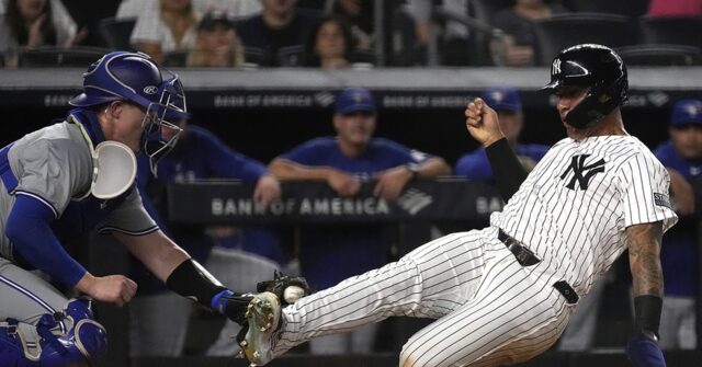 Gleyber Torres pulled by Aaron Boone for lack of hustle in Yankees’ 8-5 loss to Blue Jays