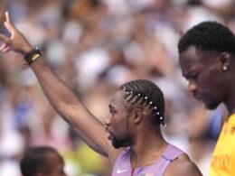 Noah Lyles closes strong to advance in 1st round of the 100 in Paris as he pursues an Olympic double