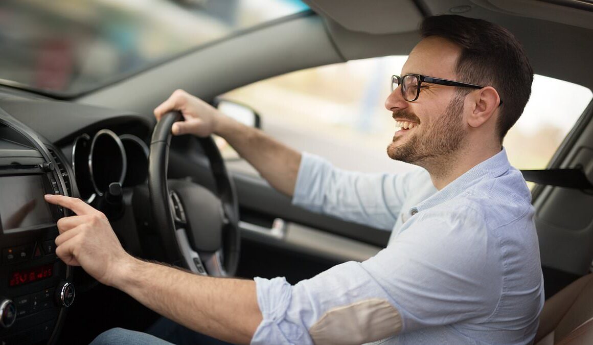 Male drivers take more risks while driving with a ‘sexy sounding’ satnav, study finds