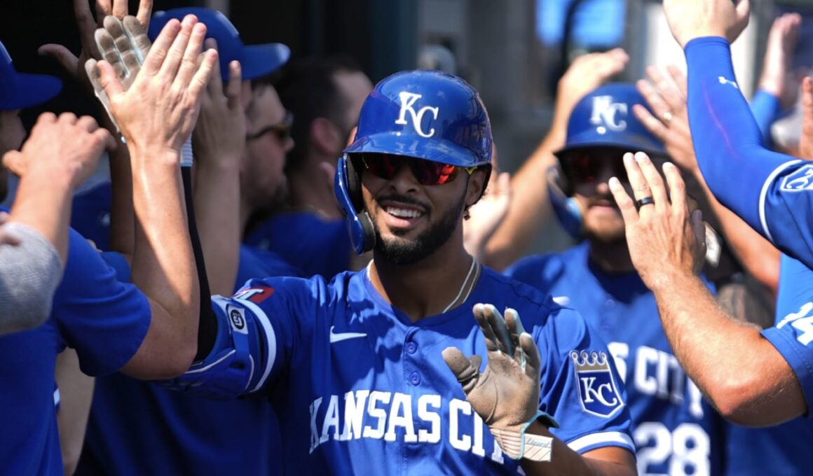 Down to last out, Melendez rescues Royals with pinch 3-run HRDown to last out, Melendez rescues Royals with pinch 3-run HR