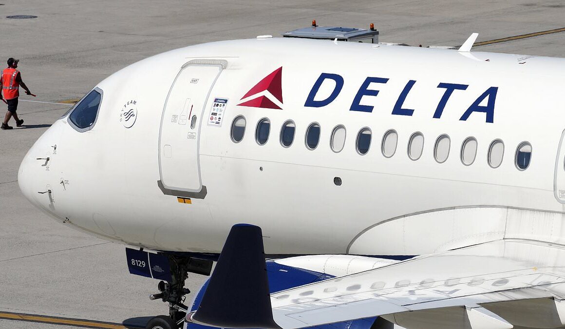 Terrifying lightning strike forces Delta plane en route to Rome to turn around over the Atlantic and return to Boston