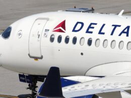 Terrifying lightning strike forces Delta plane en route to Rome to turn around over the Atlantic and return to Boston