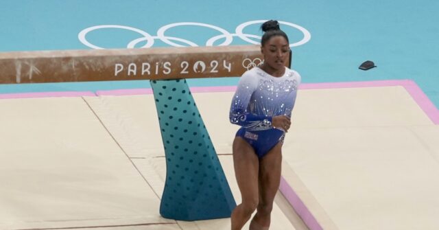 Simone Biles slips off the balance beam during event finals to miss the Olympic medal stand