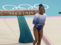 Simone Biles slips off the balance beam during event finals to miss the Olympic medal stand