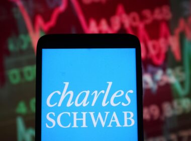 Financial Sites Including Schwab, Fidelity, And Vanguard Experience Outages As Stocks Decline