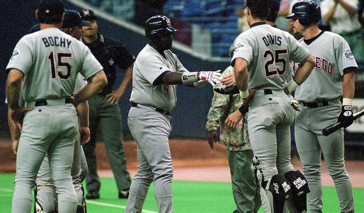 Remembering Gwynn’s 3,000th hit 25 years laterRemembering Gwynn’s 3,000th hit 25 years later