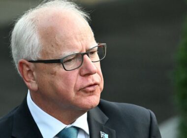 Democrats lean on Walz’s biography at Philadelphia rally introducing new ticket to voters