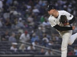 Warren stumbles as Yanks drop rain-soaked nightcapWarren stumbles as Yanks drop rain-soaked nightcap