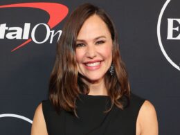 Jennifer Garner Got Stuck in an Elevator Wearing This Breezy Summertime Staple