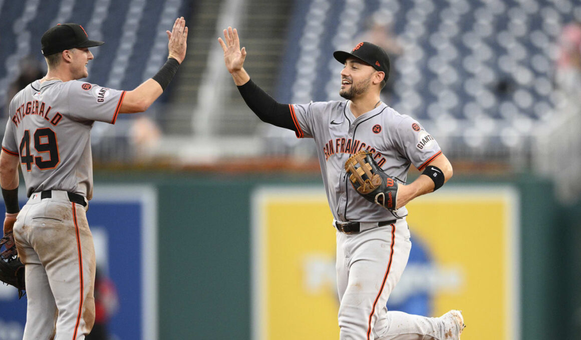 Clutch Conforto leads Giants in finale extended by rain delaysClutch Conforto leads Giants in finale extended by rain delays