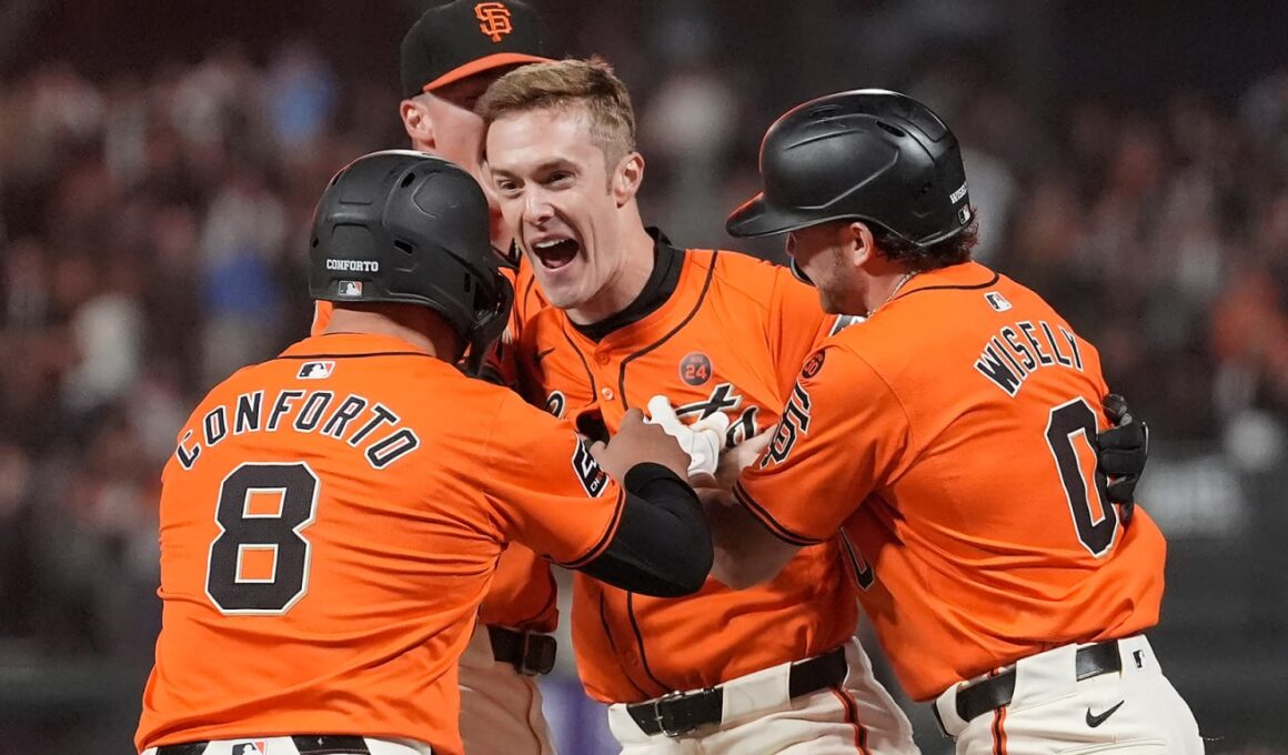 Canha’s sac fly gives Giants walk-off win over his old teamCanha’s sac fly gives Giants walk-off win over his old team