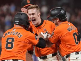 Canha’s sac fly gives Giants walk-off win over his old teamCanha’s sac fly gives Giants walk-off win over his old team