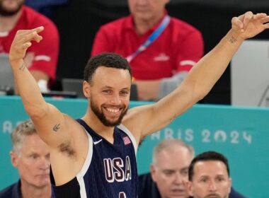 Steph Curry electrifies Team USA in 4th quarter on way to gold medal win at Paris Olympics