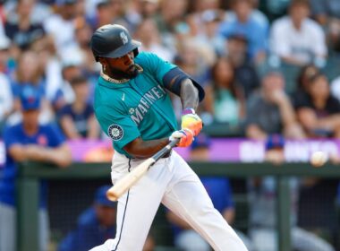 Mariners’ arms, gloves, bats sync up in amazing inningMariners’ arms, gloves, bats sync up in amazing inning