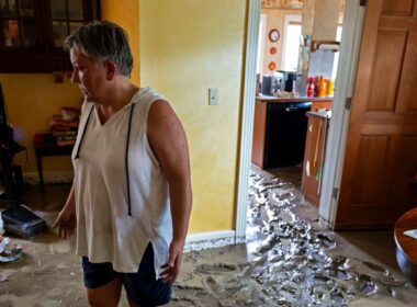 Debby’s aftermath leaves thousands in the dark; threatens more flooding in the Carolinas