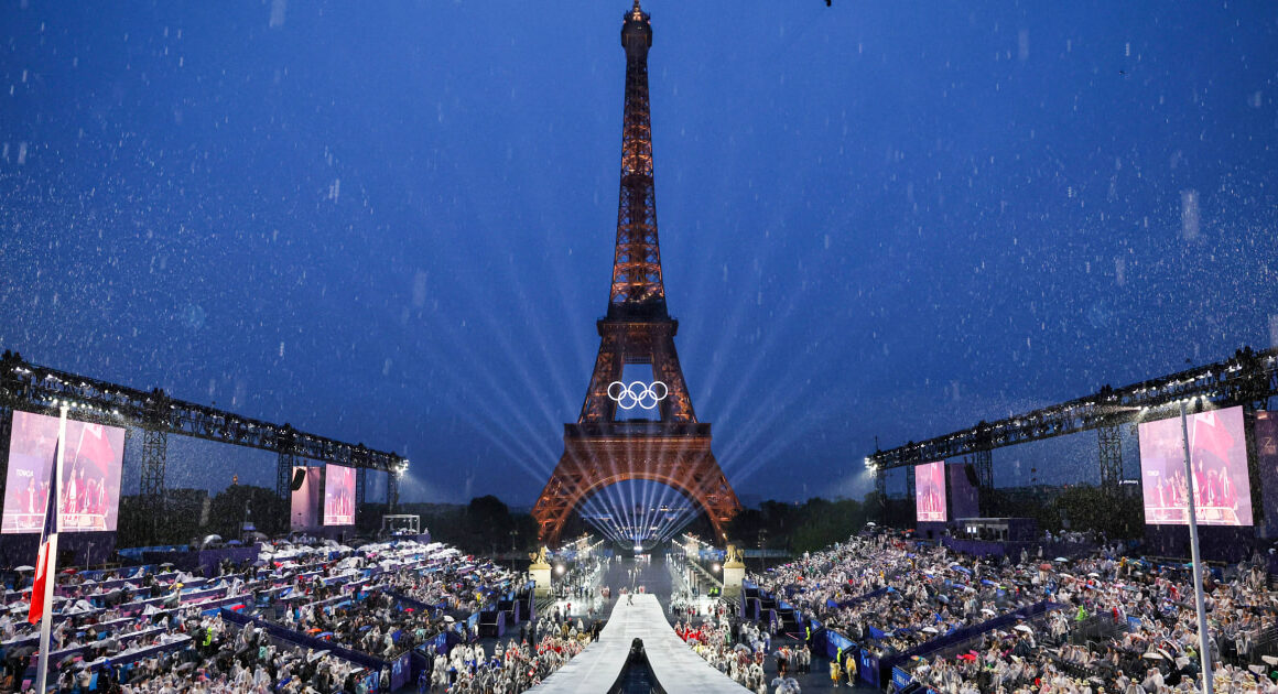 The Olympics brought rare unity to France. Now back to the political games.