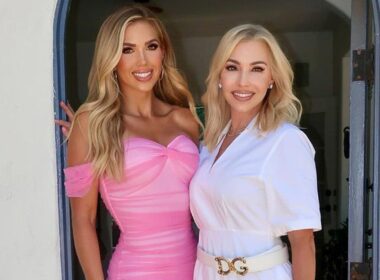 Chiefs Heiress Gracie Hunt and Mom Tavia Look Like Sisters in Stylish Snap from Their ‘Little Getaway’