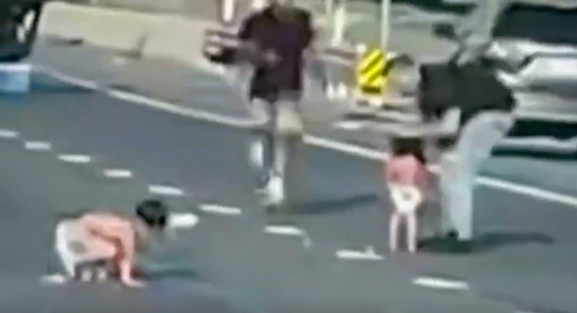 Video shows 2 toddlers in diapers saved from Texas highway after being thrown from vehicle in crash