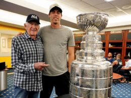 Surprise visitor in Brewers’ clubhouse: the Stanley CupSurprise visitor in Brewers’ clubhouse: the Stanley Cup